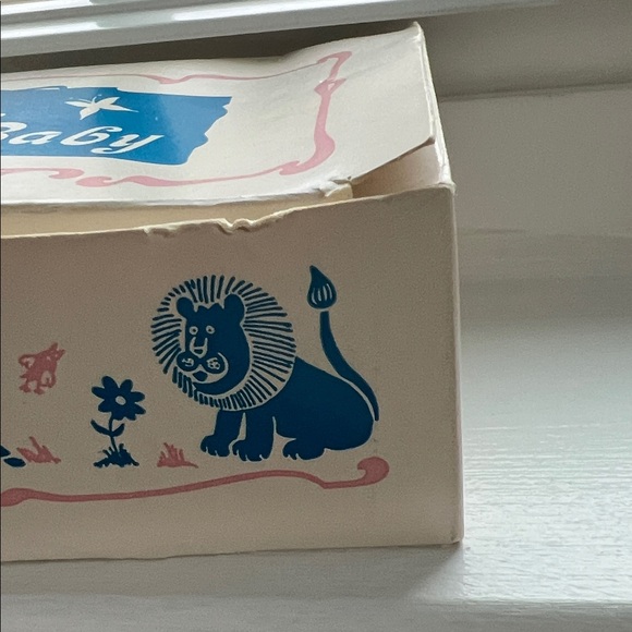 Vintage White Baby Shoes with Cutout Design - Picture 15 of 16